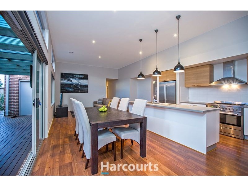 6 Onyx Crescent, Officer VIC 3809