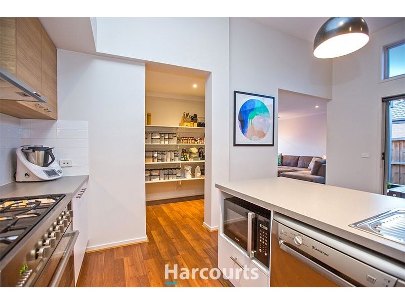 6 Onyx Crescent, Officer VIC 3809