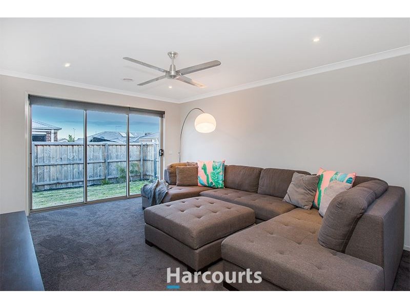 6 Onyx Crescent, Officer VIC 3809