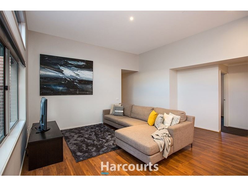 6 Onyx Crescent, Officer VIC 3809