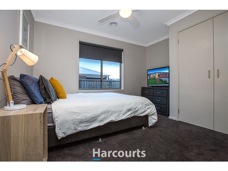 6 Onyx Crescent, Officer VIC 3809