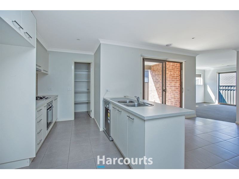 14 Botham Crescent, Pakenham VIC 3810