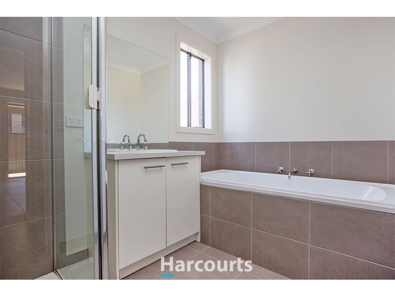 14 Botham Crescent, Pakenham VIC 3810