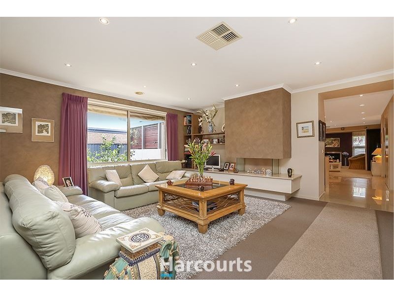 6 Huron Parkway, Pakenham VIC 3810