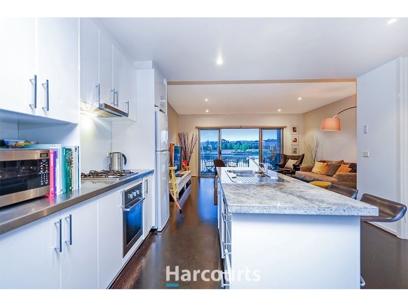 7/2 The Entrance, Pakenham VIC 3810