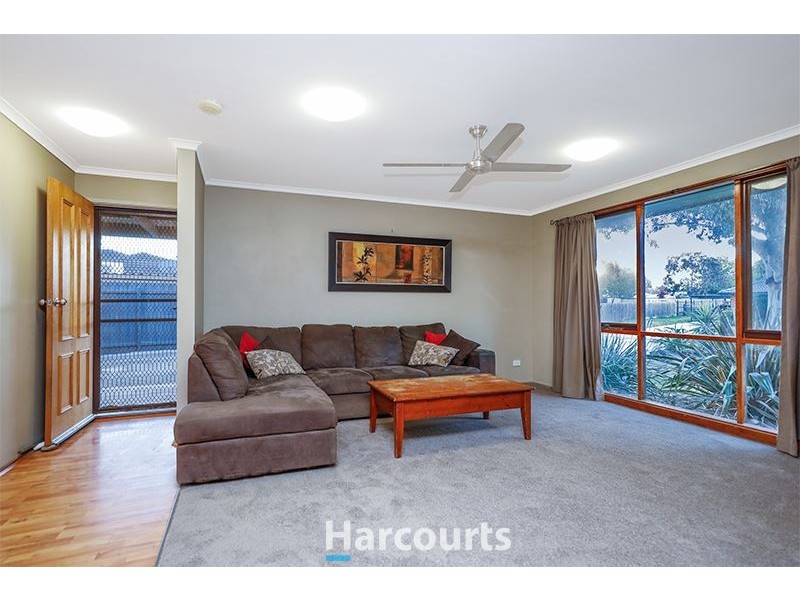 6 Bridle Place, Pakenham VIC 3810