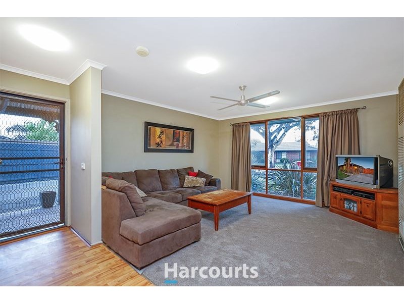 6 Bridle Place, Pakenham VIC 3810