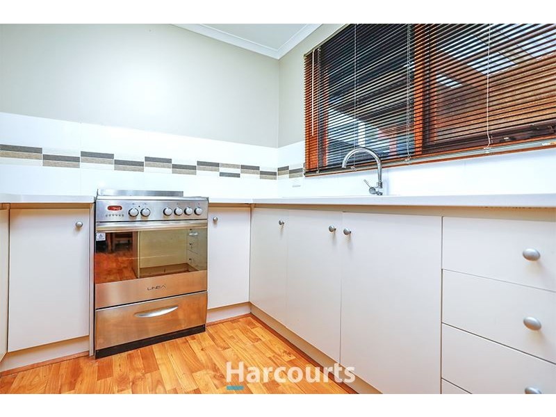 6 Bridle Place, Pakenham VIC 3810