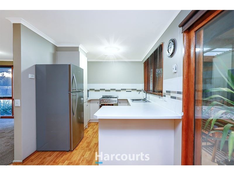 6 Bridle Place, Pakenham VIC 3810