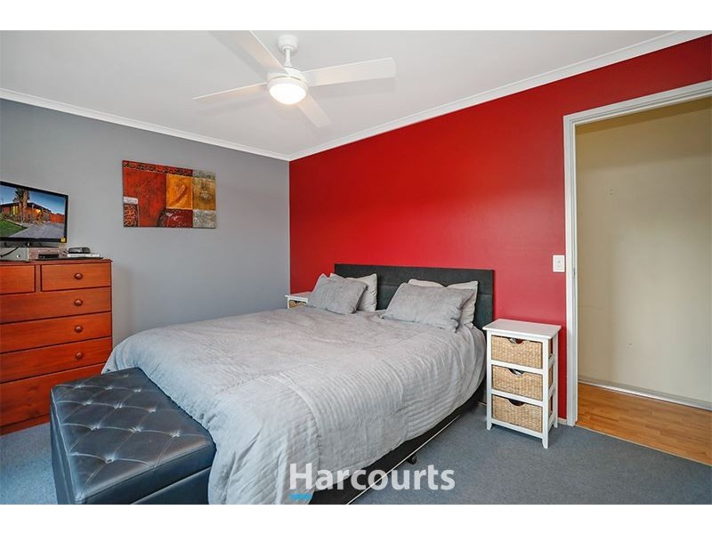 6 Bridle Place, Pakenham VIC 3810