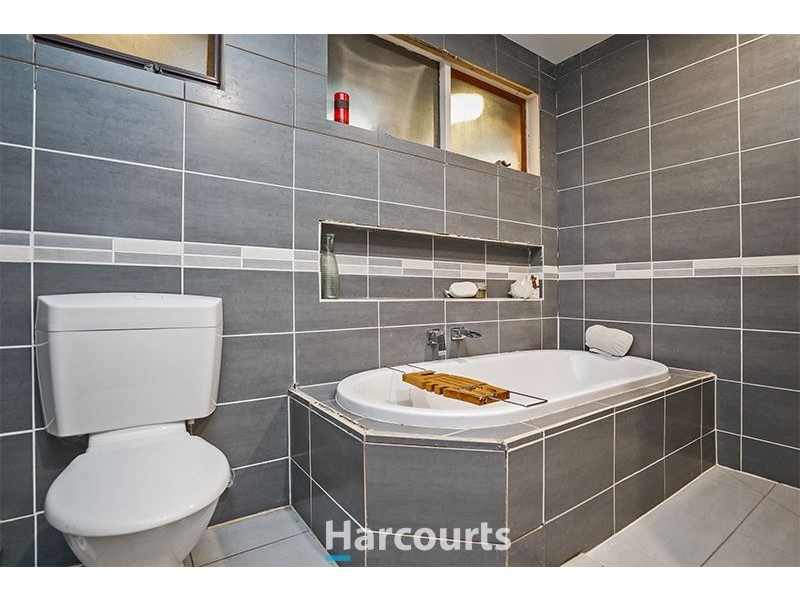 6 Bridle Place, Pakenham VIC 3810