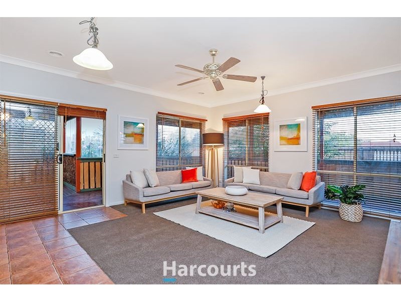 2 Livingstone Boulevard, Pakenham VIC 3810