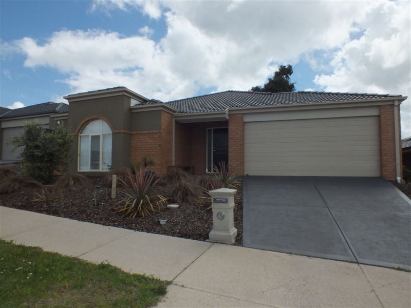 36 Victoria Place, Pakenham VIC 3810