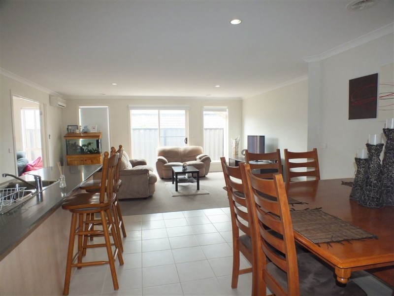 36 Victoria Place, Pakenham VIC 3810