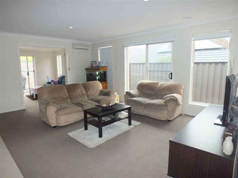 36 Victoria Place, Pakenham VIC 3810