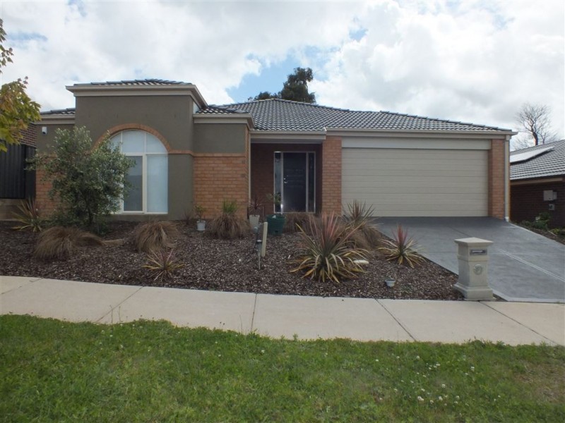 36 Victoria Place, Pakenham VIC 3810