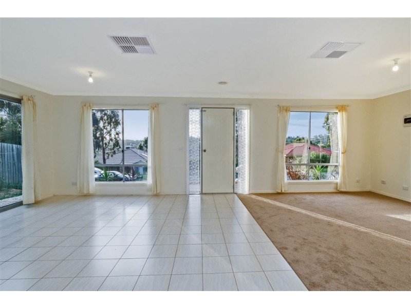 5 Yellow Gum Drive, Pakenham VIC 3810