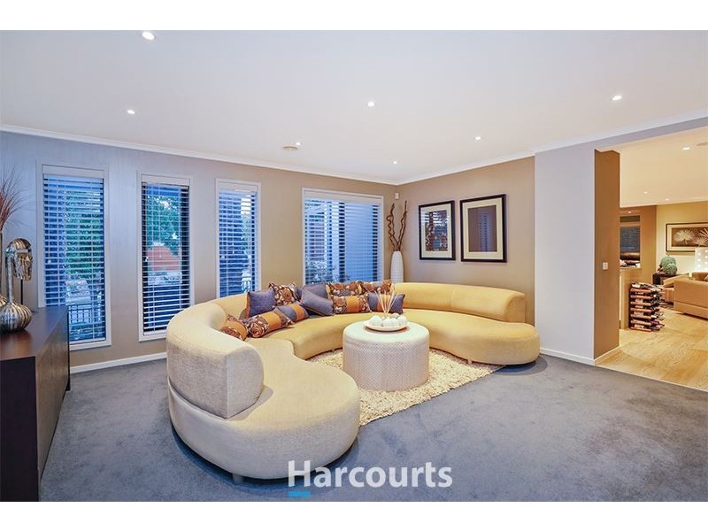 8 Huron Parkway, Pakenham VIC 3810