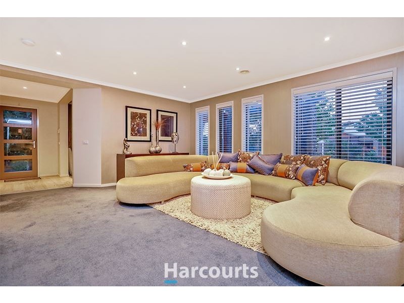 8 Huron Parkway, Pakenham VIC 3810