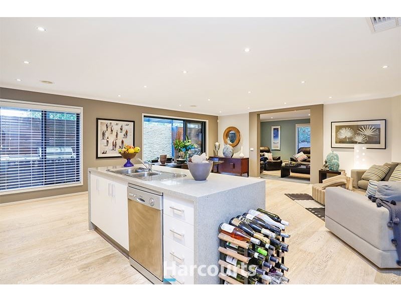 8 Huron Parkway, Pakenham VIC 3810