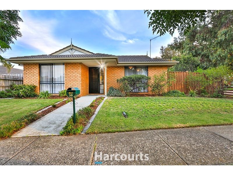 38 Thomas Place, Pakenham VIC 3810