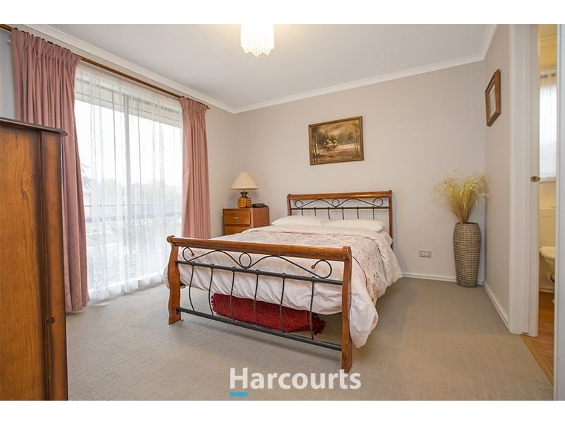 38 Thomas Place, Pakenham VIC 3810