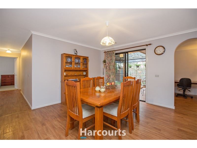 38 Thomas Place, Pakenham VIC 3810