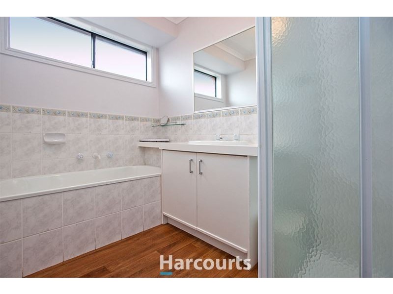 38 Thomas Place, Pakenham VIC 3810