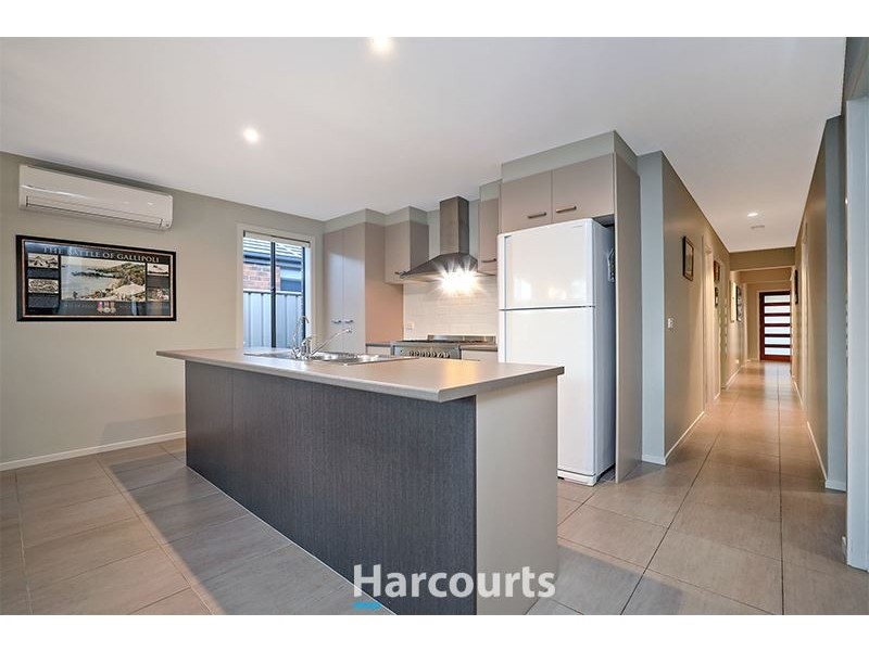 9 Debra Avenue, Pakenham VIC 3810