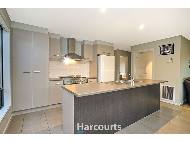 9 Debra Avenue, Pakenham VIC 3810