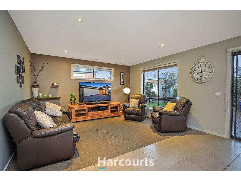 9 Debra Avenue, Pakenham VIC 3810