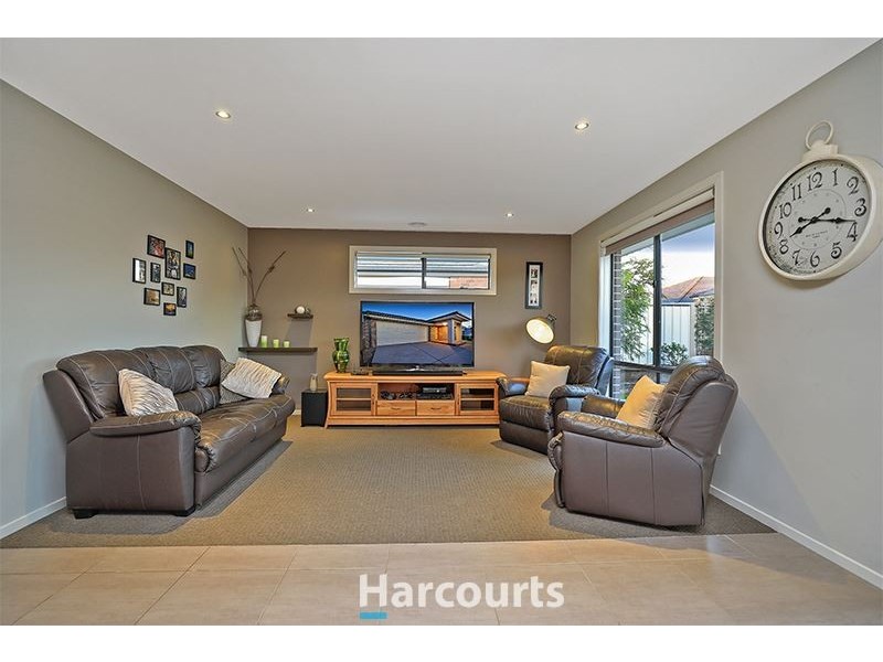 9 Debra Avenue, Pakenham VIC 3810