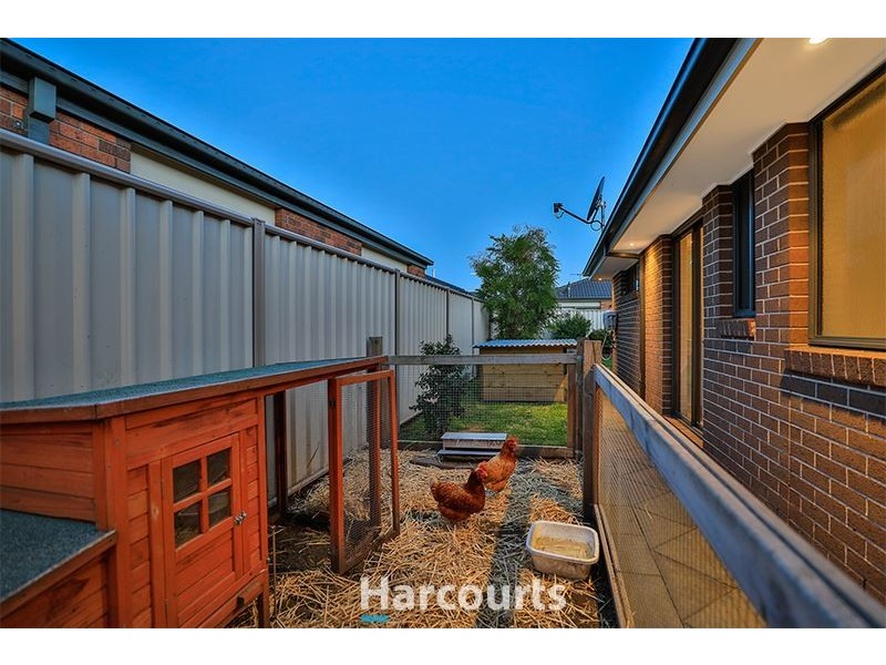 9 Debra Avenue, Pakenham VIC 3810