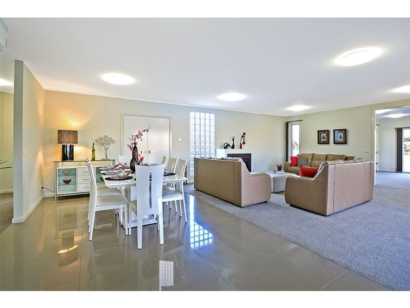 2 Cormorant Parade, Pakenham VIC 3810