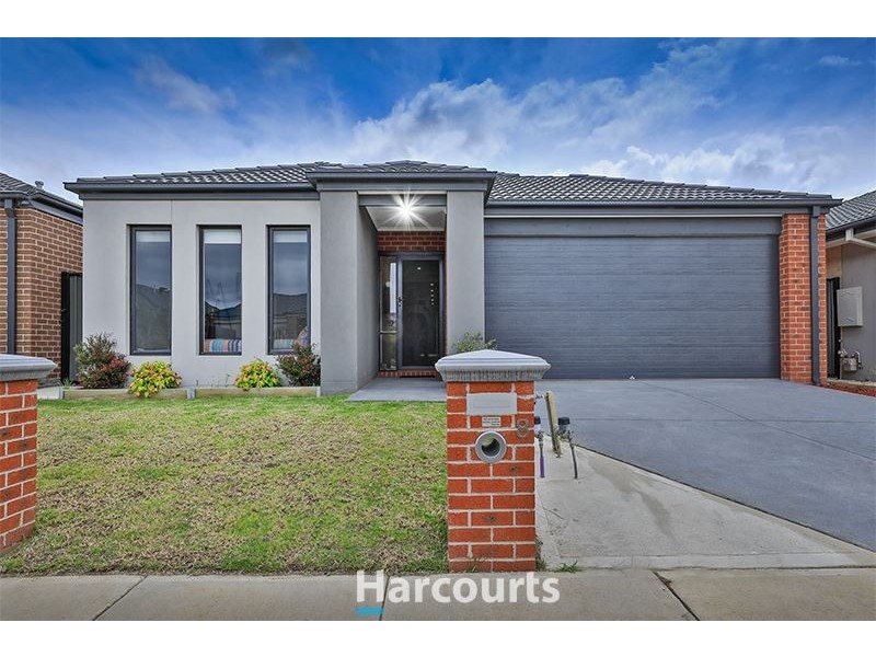 8 Dream Avenue, Clyde North VIC 3978