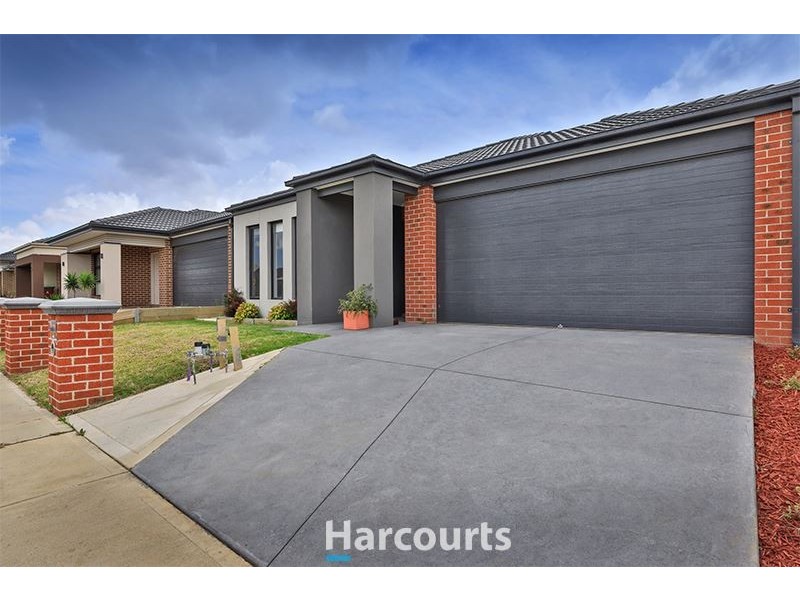 8 Dream Avenue, Clyde North VIC 3978