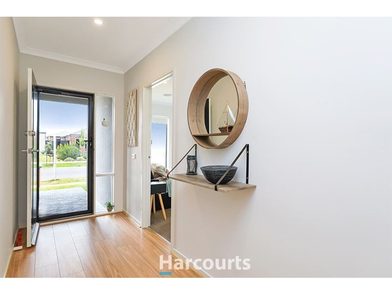 8 Dream Avenue, Clyde North VIC 3978