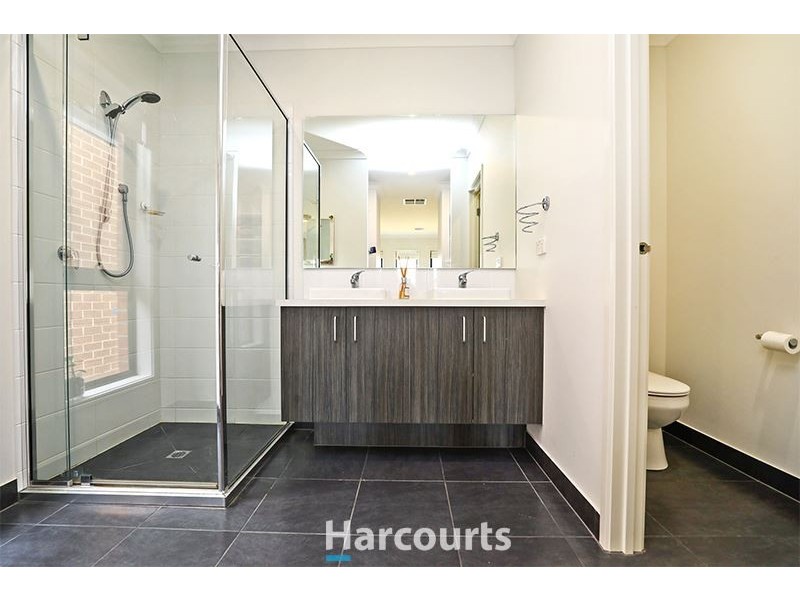 8 Dream Avenue, Clyde North VIC 3978