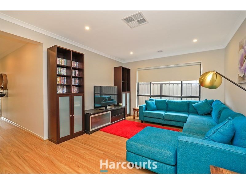 8 Dream Avenue, Clyde North VIC 3978