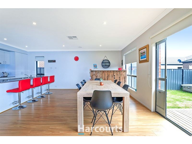 8 Dream Avenue, Clyde North VIC 3978