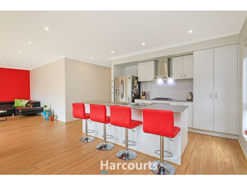 8 Dream Avenue, Clyde North VIC 3978