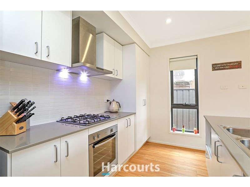 8 Dream Avenue, Clyde North VIC 3978