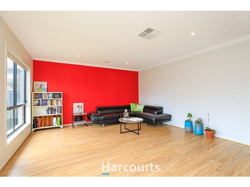 8 Dream Avenue, Clyde North VIC 3978