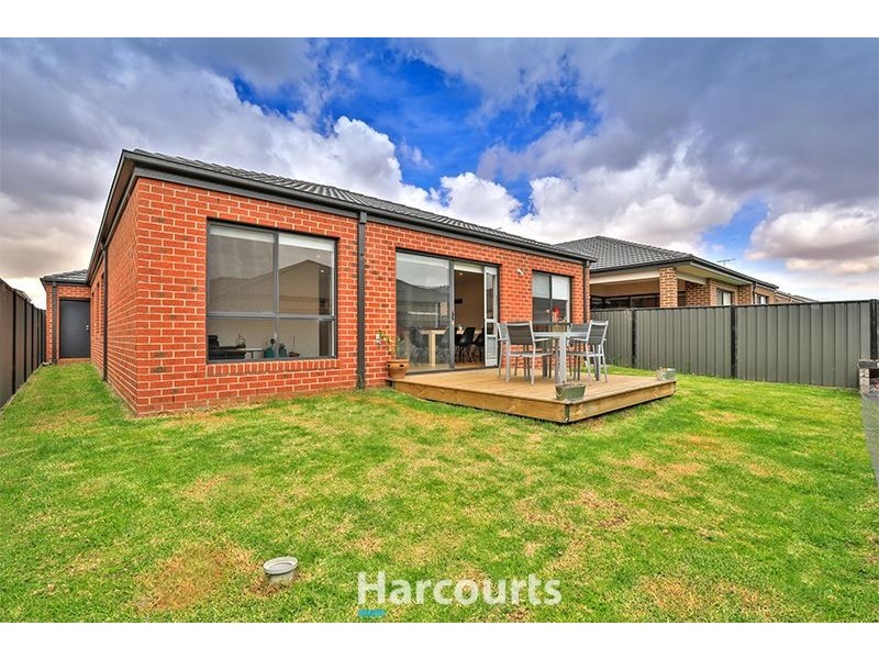 8 Dream Avenue, Clyde North VIC 3978