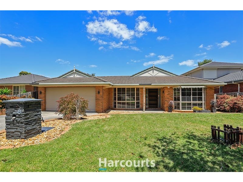 8 Inverness Close, Pakenham VIC 3810