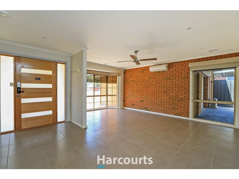 8 Inverness Close, Pakenham VIC 3810