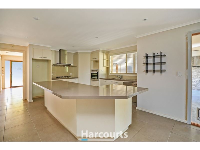 8 Inverness Close, Pakenham VIC 3810