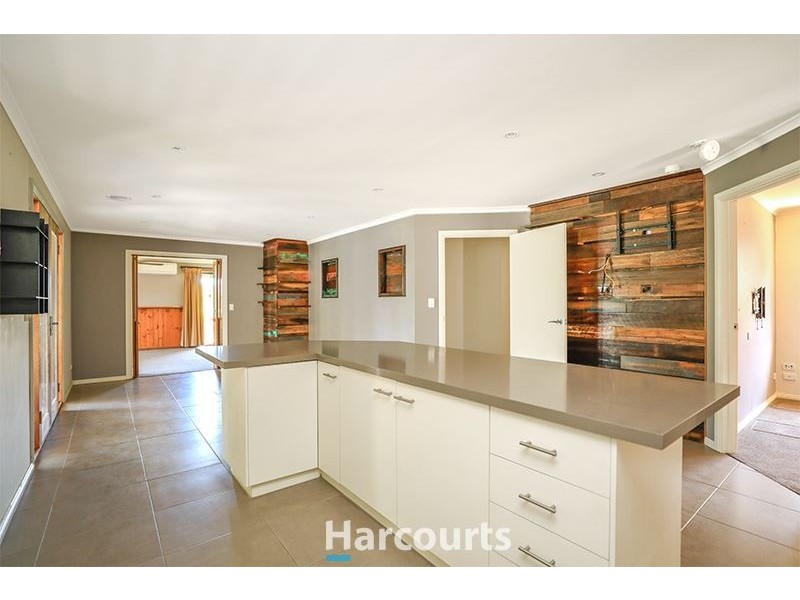 8 Inverness Close, Pakenham VIC 3810