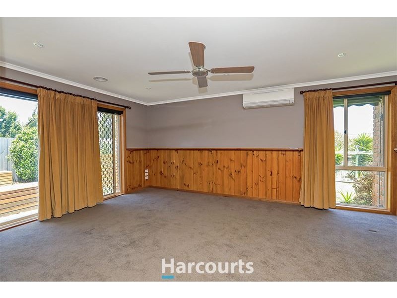 8 Inverness Close, Pakenham VIC 3810