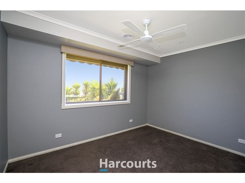 8 Inverness Close, Pakenham VIC 3810